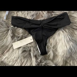 Black cheeky bikini bottom NWT